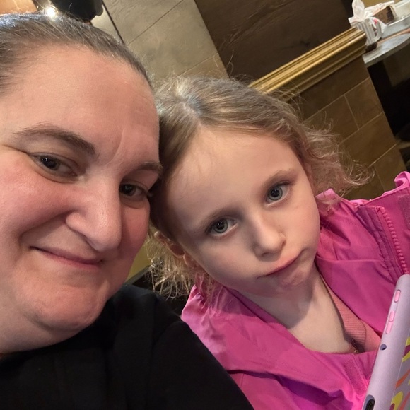 Meet your Posher, Karen - Picture 2 of 3